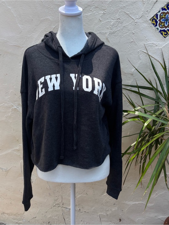 Torkia Apparel Tops - Cropped Black 'New York' Pullover Hoodie